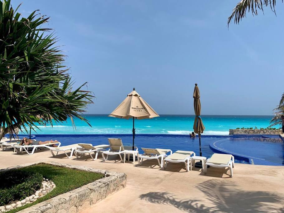 *Turquoise Escape- Beachfront Studio By Casa Paraiso* Cancun Exterior photo