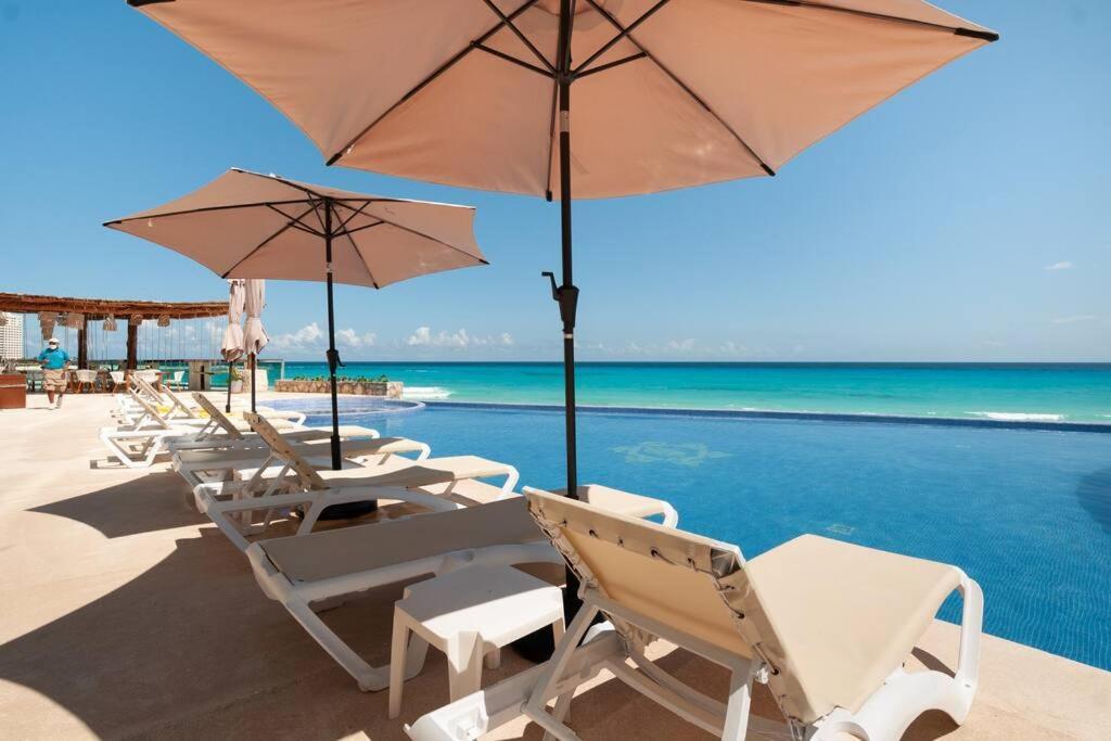 *Turquoise Escape- Beachfront Studio By Casa Paraiso* Cancun Exterior photo