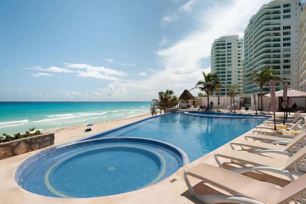 *Turquoise Escape- Beachfront Studio By Casa Paraiso* Cancun Exterior photo